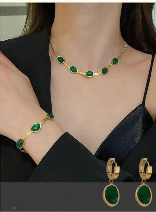 Royal Green Oval Crystal Jewelry Set – Elegant Pendant Necklace & Bracelet for Women